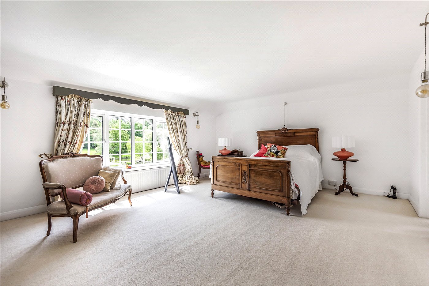Farnham Road, Holt Pound, Farnham, GU10